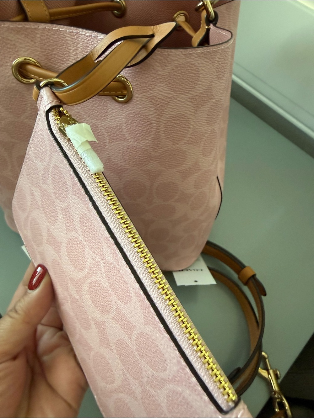 NWOT Coach Outlet Rowan bucket bag in powder pink WITHOUT tea rose charm - Picture 8 of 10